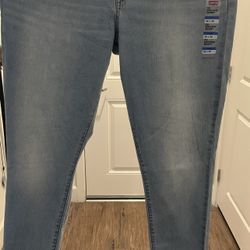 Brand New Woman’s Levi’s 