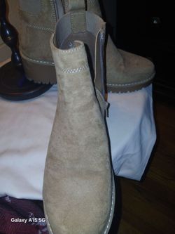 Lady's suede ankle boots