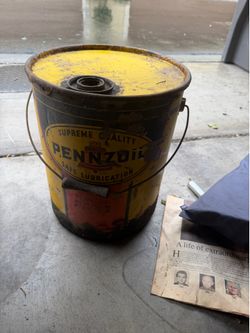 Vintage oil can