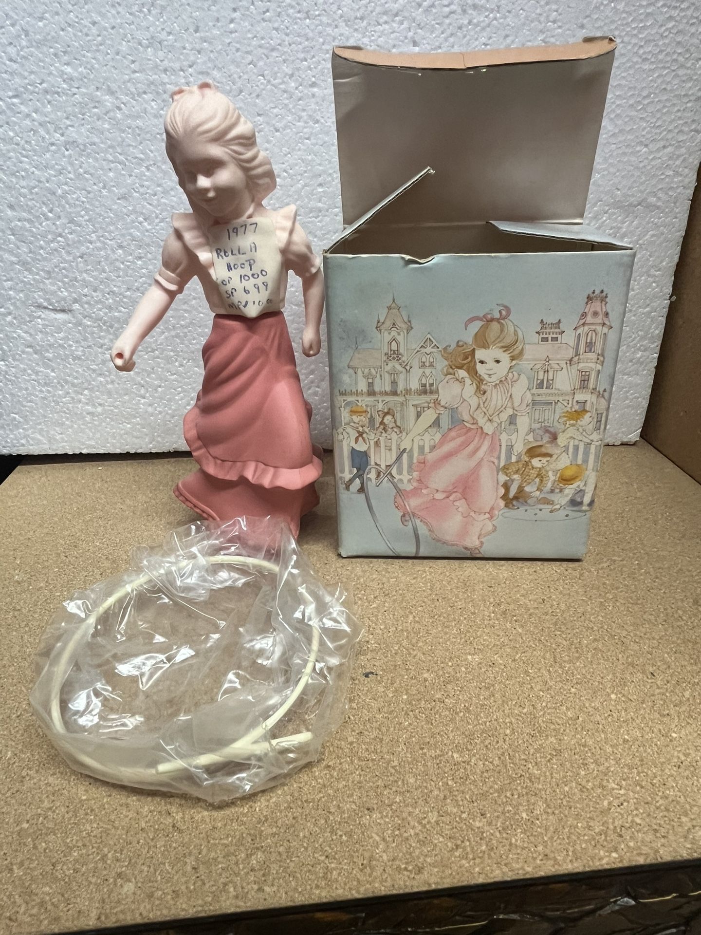 Vintage Avon Roll-A-Hoop Field Flowers Cologne In Original Box Collectible Item