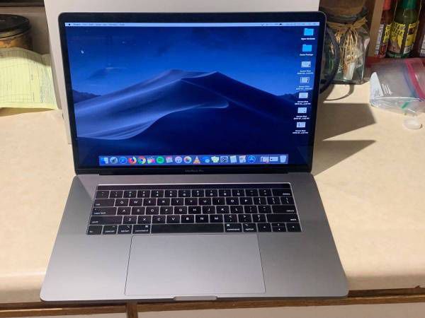LIKE NEW 2018 MacBook Pro 15.4” i7 6-core 2.2Ghz 256gb WITH Apple Care