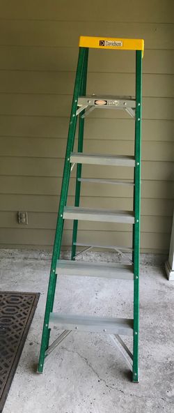 6 ft Davidson fiberglass step ladder