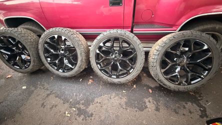 Wheels and tires snowflakes 22”