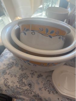 Stoneware set of bowls