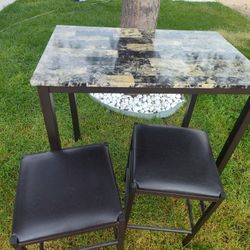 Table With 2 Bar Stools 