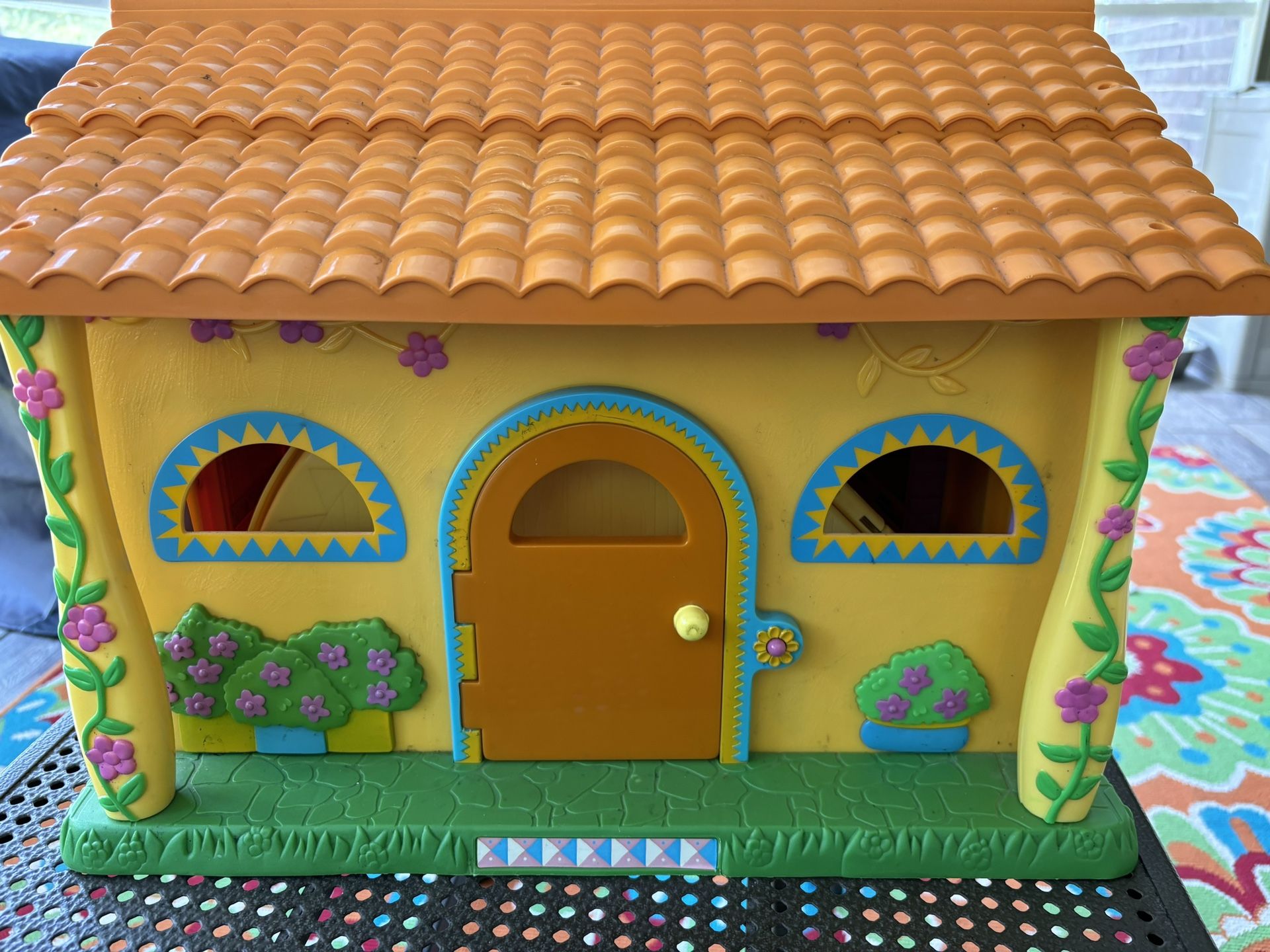 Vintage Talking Dora The Explorer Expanding Dollhouse Plus Huge Matching Lot Of Furniture And Figures