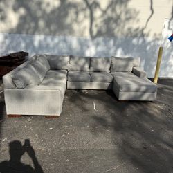 XL GRAY U-SHAPE SECTIONAL W/ OTTOMAN 🚚 Avail 