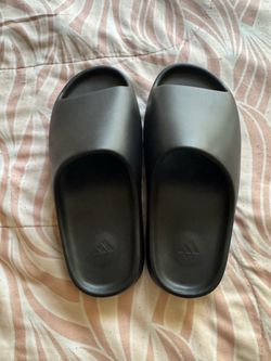black yeezy slides