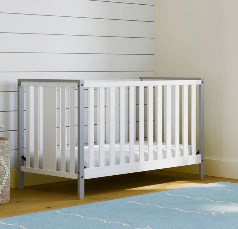 Storkcraft Pacific Modern 4-in-1 Crib - NEW