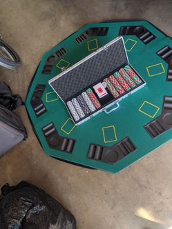 TEXAS HOLDEM POKER TABLE