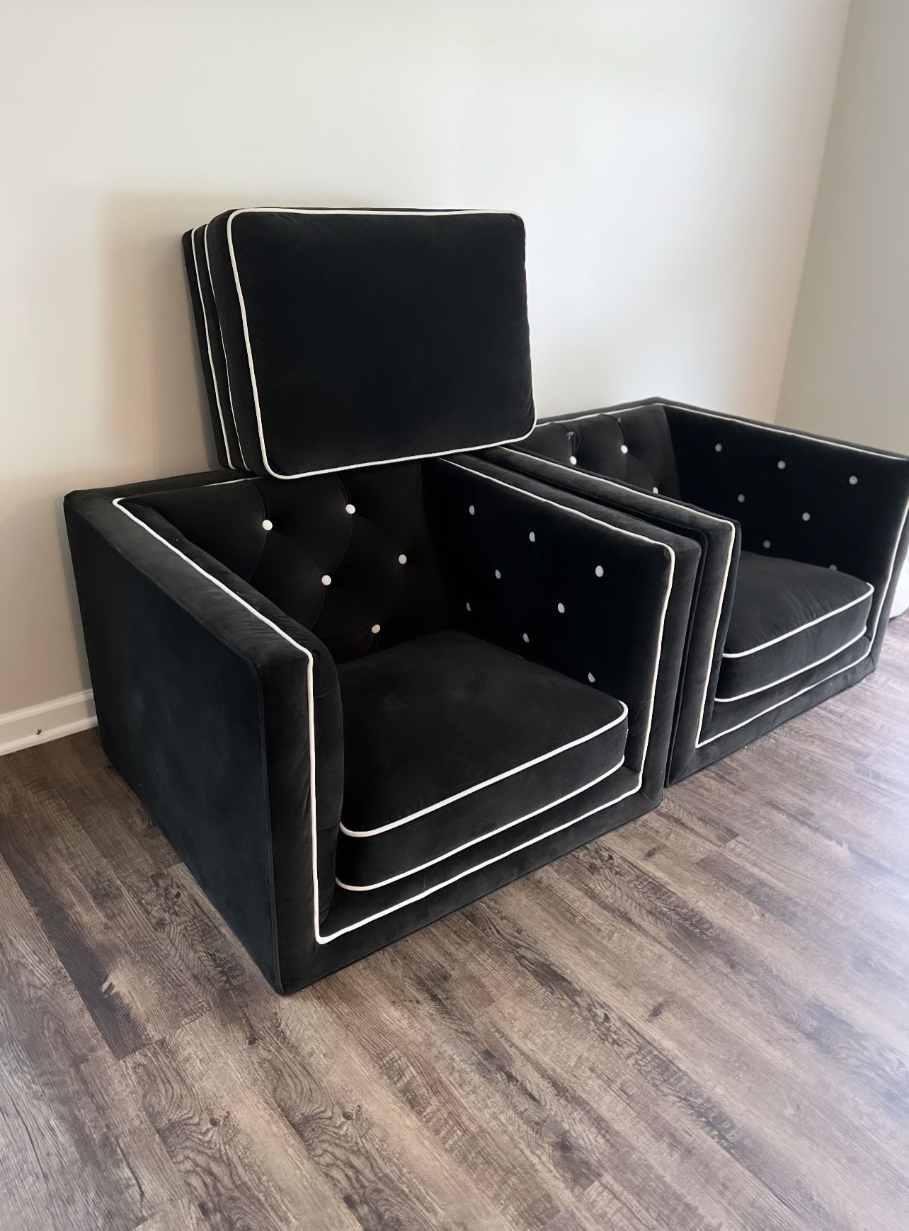 Chairs/Ottoman/Furniture