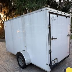 Enclosed Tráiler 