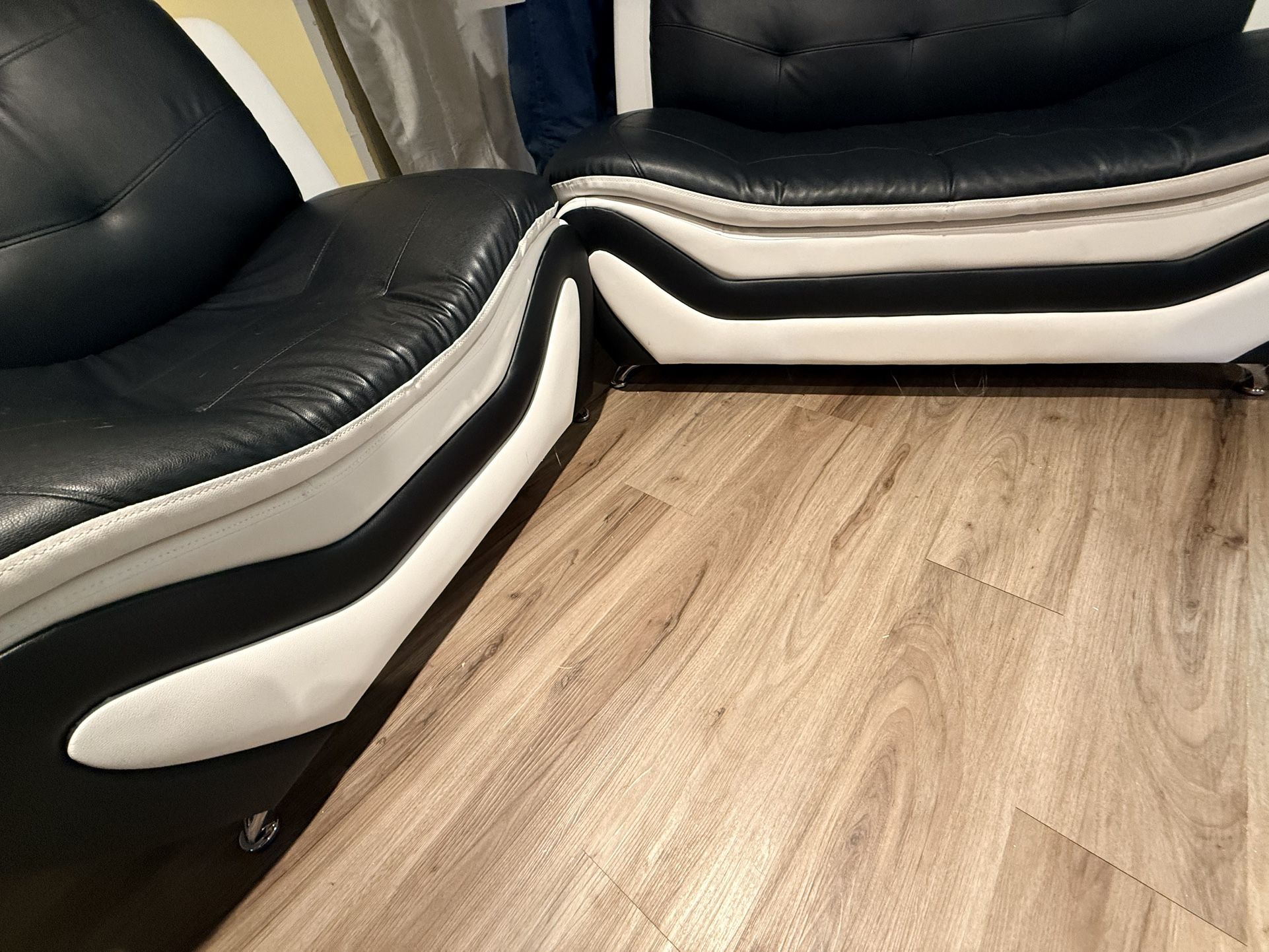 Black-And-White Couch Set