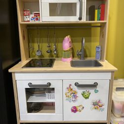 Kids Play Kitchen With Lots Of Accessories 