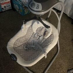 Graco Baby Soothing Swing 