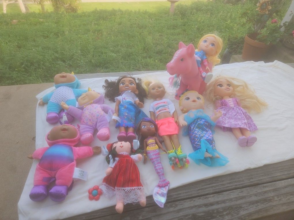 10 Dolls 1 Horse In Good Shape Ready For Girls
