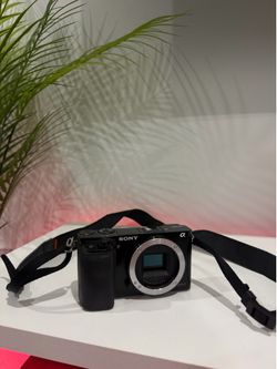 Sony A6000 Mirrorless Camera Body + Battery