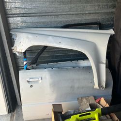 1986 Toyota Pickup Driver front fender 