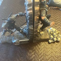 Mortal Kombat 9 Kollector's Scorpion Sub-Zero Bookends 9" 