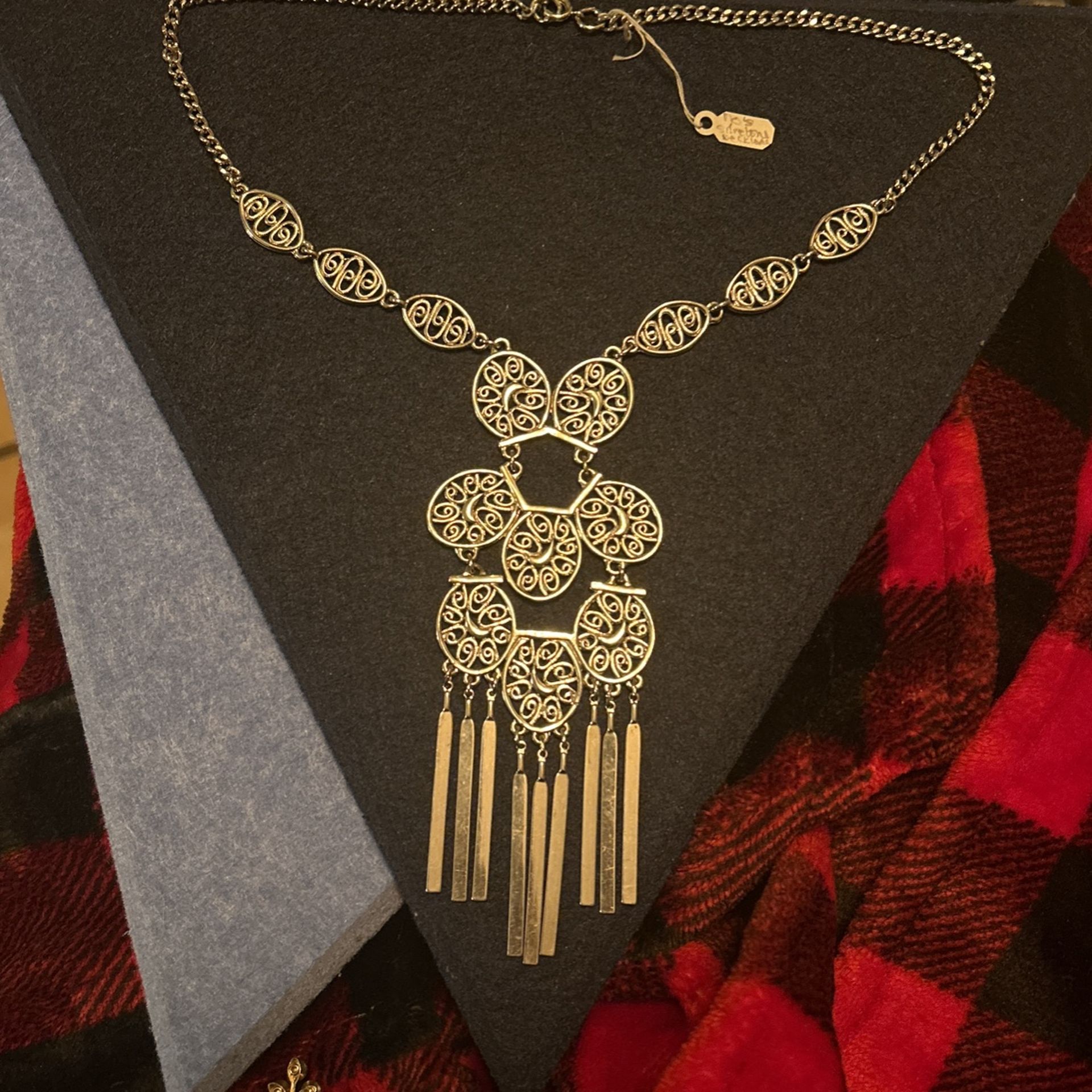 Vintage 1970s Boho LARGE Silvertone Fringe pendant Necklace