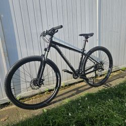 Cannondale Trail 8 Mountain Bike 