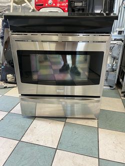 Kenmore stainless steel electric stove( delivery available)