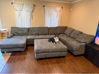 Large Sectional Couch- Living Spaces Harper II