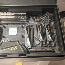 Ryzen 9 3900X / MSI MEG X570 ACE  / 32GB Trident Z royal