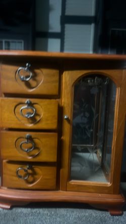 Jewelry box