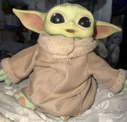 Preowned Star Wars Grogu (Baby Yoda) plush toy, likely from Mattel's 11-inch character doll line inspired by The mandalorian. In great condition locat