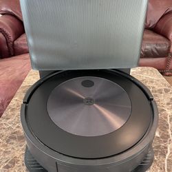 Roomba  J8+