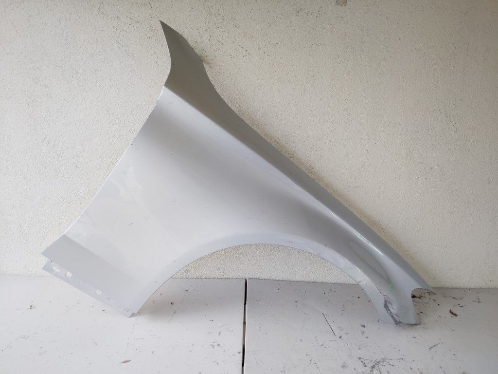 2015 2016 2017 2018 2019 2020 2021 2022 2023 MERCEDES C CLASS C300 RIGHT FENDER