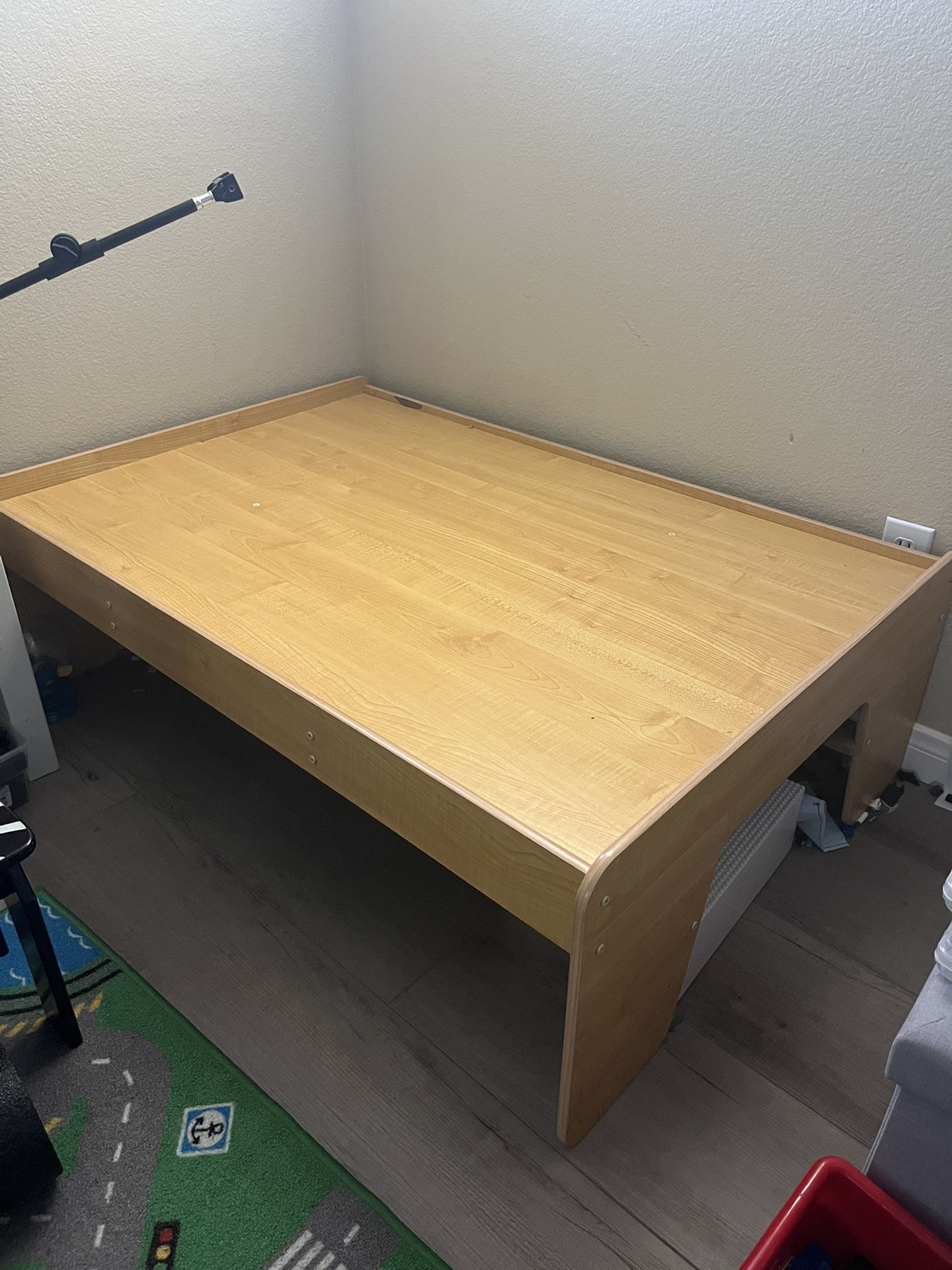 Kids Train Table 