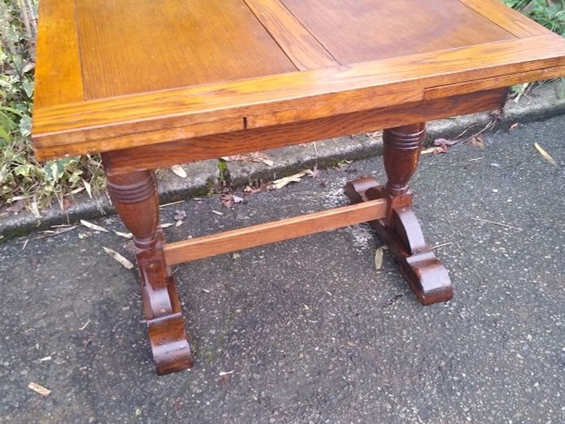 Small Antique Oak Expanding Dining Table