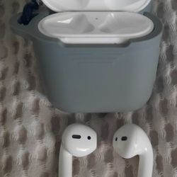AirPods 2 with Case
