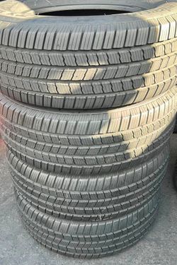 285/75/16 Michelin 📍📍 Vendo un set de llantas con 80% de vida las 4 📍🌟