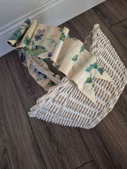 Decorative wicker basket