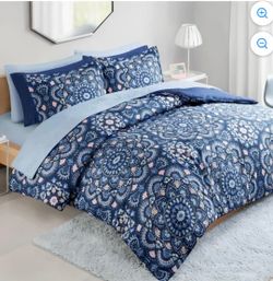 Regency Heights King Size Comforter Set – 9 Piece Bed in a Bag – Navy Blue 💙 Brand new Regency Heights King Size Comforter Set. Complete 9-piece bedd