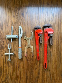 Mixed Plumbing Tool Lot – Pipe Wrenches and More