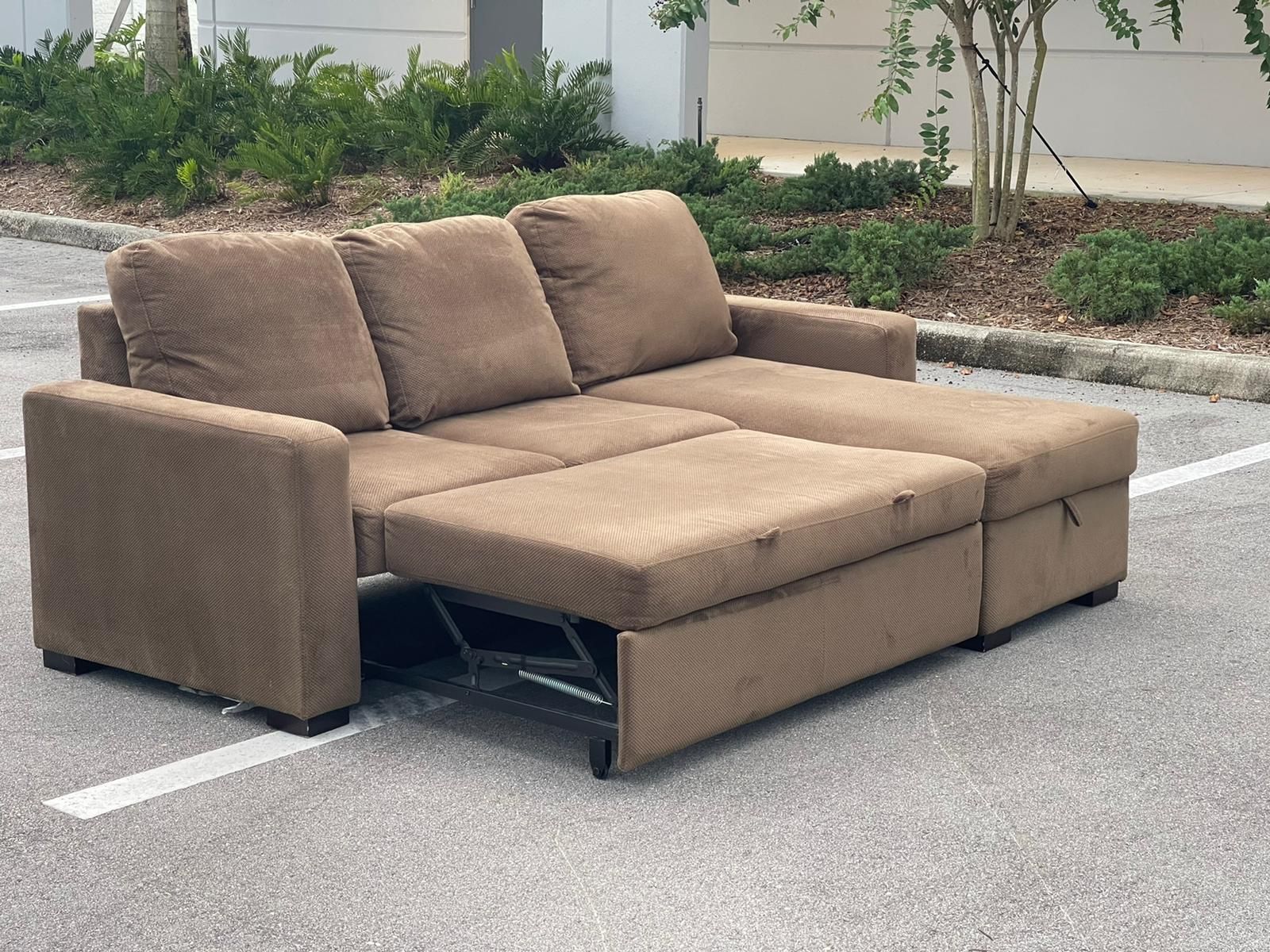 Sectional Couch with Sleeper and Chaise Storage - Excellent Condition - Delivery Available 🛋🚚