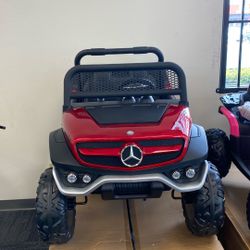 24V Mercedes Benz Ride Car For kids. $20 To take It Home 
