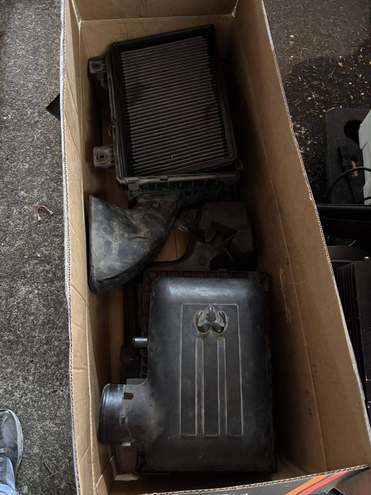 Stock 2004 Dodge Ram 2500 Hemi Air Intake