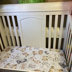 Baby Crib / Toddler Bed 