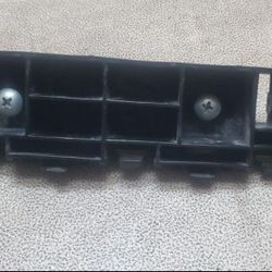 09-13 Acura TSX Bumper Bracket. R Side