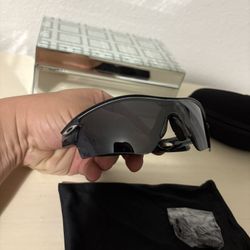Oakley Radarlocks