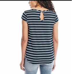 90 NEW Nautica Women’s T-Shirts – Wholesale Reseller Lot