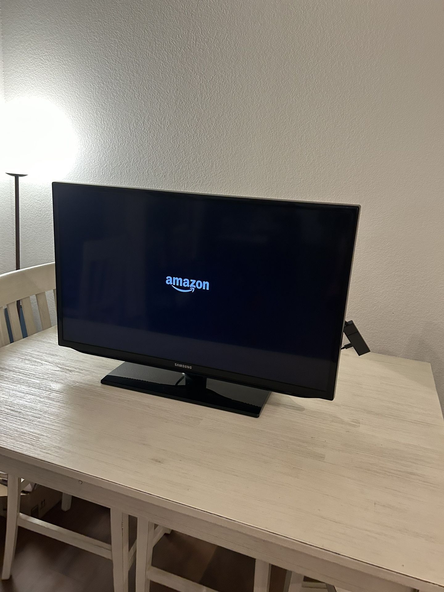 Samsung HD TV 29” - w/ HD Amazon FireStick, Remote, and HDMI cord