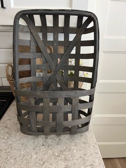 Pending Tobacco basket wall planter $15