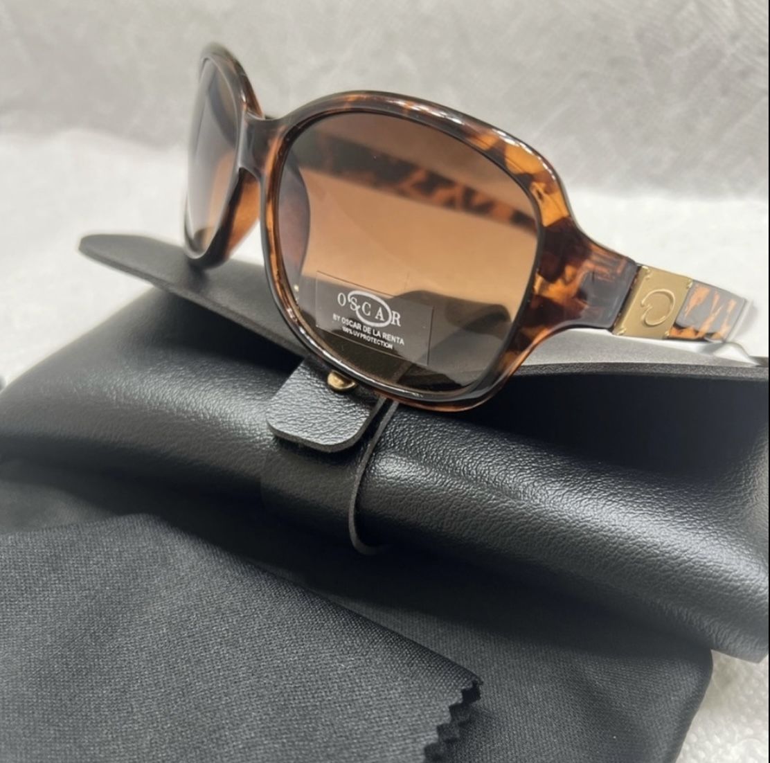 NWT Oscar De La Renta Ladies Tortoiseshell Sunglasses 