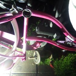Panama Jack Pink Huffy Good Condition Just. Needs Chain Put On And Links Removed To Fit One Tire Has Slow Leak 